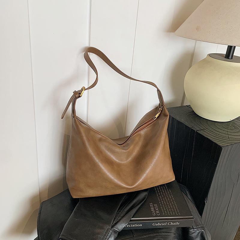 Large-capacity bag women's autumn and winter versatile new simple and fashionable shoulder messenger bag commuter dumpling bag