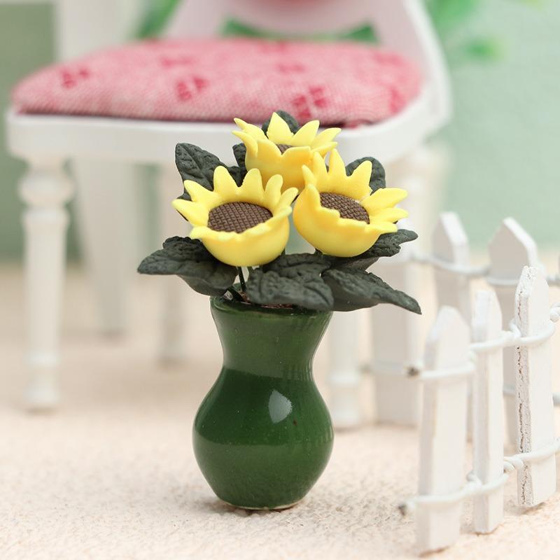 1: 12 Mini Furniture Flower Ornaments Vase Handmade Resin Sunflower Flower Pot Bonsai Model Micro Landscape Ornaments