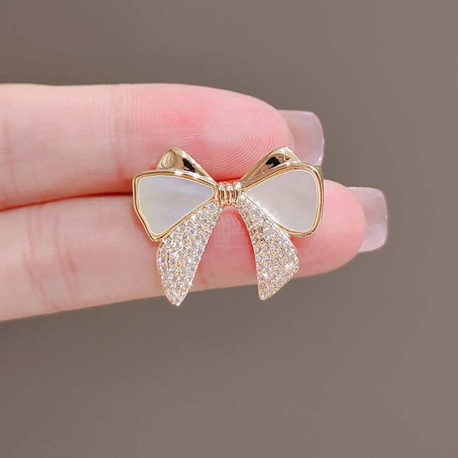 Elegant Pearl Brooch - High-End Minimalist Clothing Accessory