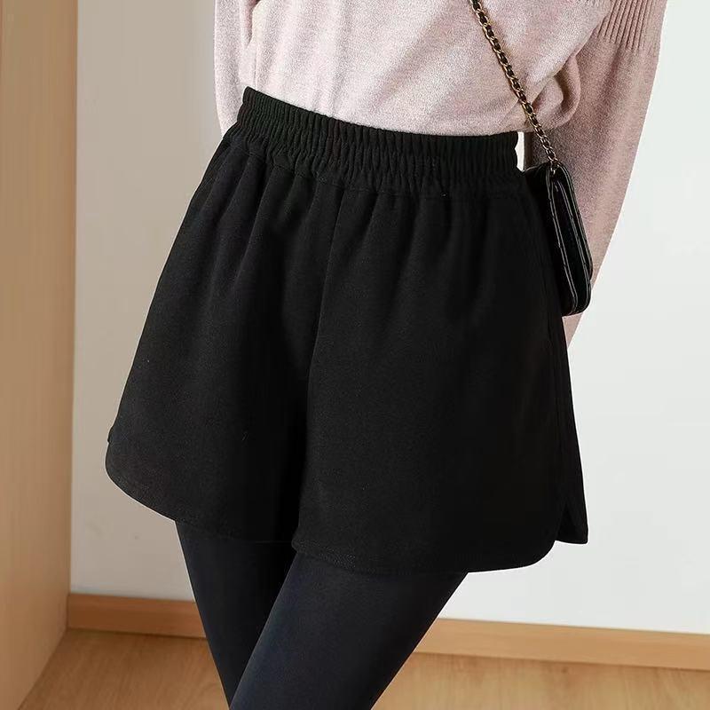 

Женские черные шерстяные шорты А-силуэта с высокой талией - Коллекция Осень/Зима 2024 S чёрный