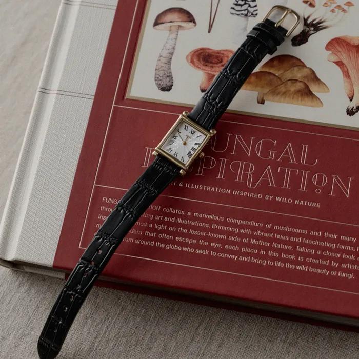 Crocodile Embossed Leather Strap_Black