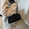 Vintage matte suede hand-held pillow bag women's 2026 new niche design underarm commuter shoulder bag