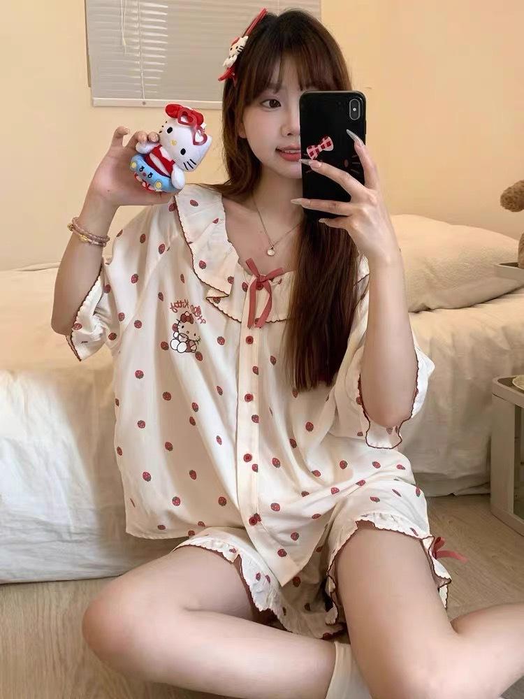 

New strawberry Hello Kitty pajamas women s summer doll collar cardigan short-sleeved shorts set can be worn outside loungewear S