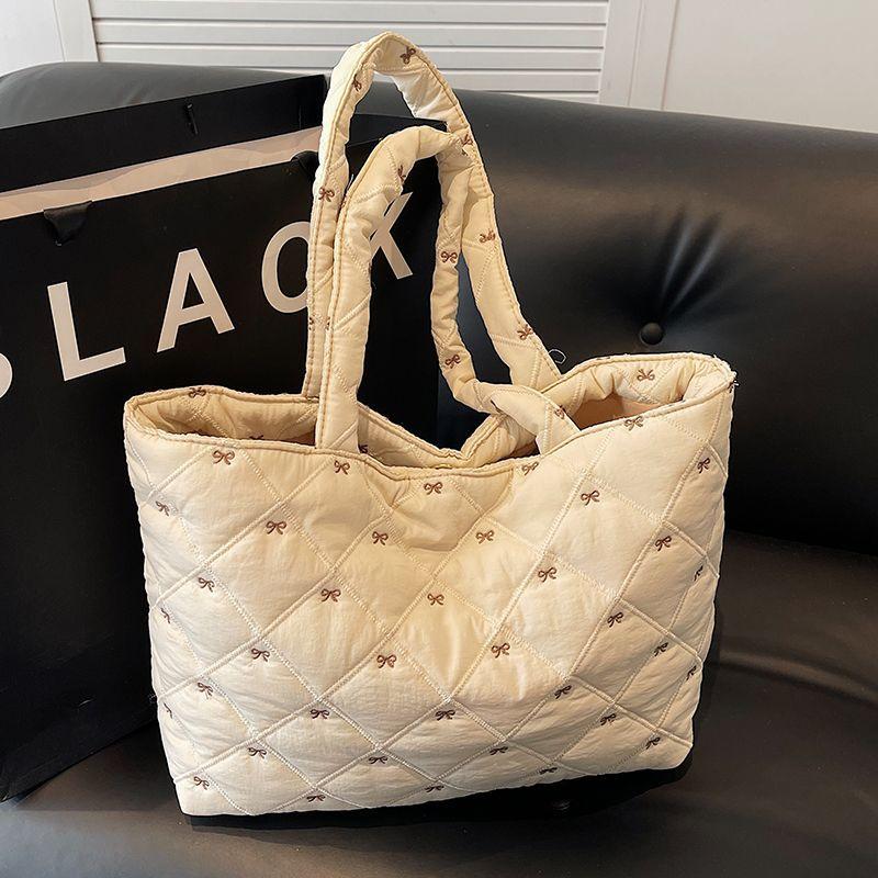 Милая Сумка-тоут с принтом бантиков Мягкая стеганая сумка Большая вместимость Сумка на плечо Сумка для мамы Женская сумка для работы Повседневная простая сумка для хранения Подарки бежевый 1326₽