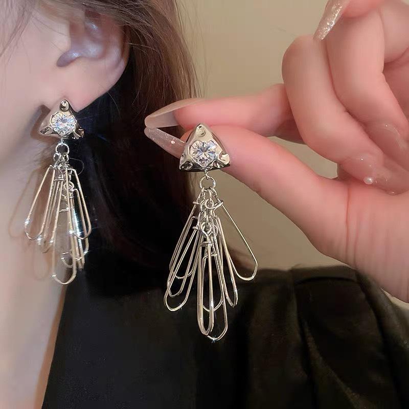 Chic European & American Tassel Earrings: Trendy, Long Dangle Design To Flatter Your Face - Versatile Statement Jewelry for Women