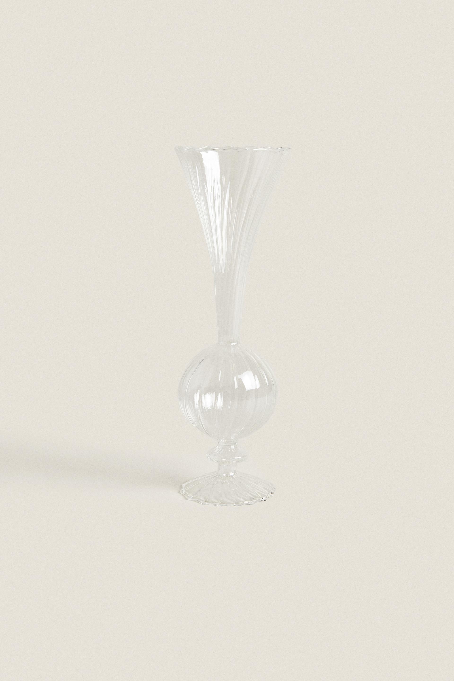 

СТЕКЛЯННАЯ ВАЗА С ЛИНИЯМИ