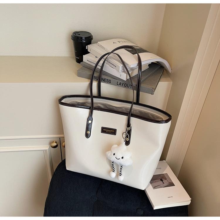 Minimalist Style Tote Bag Women's 2025 New Fashionable Large-capacity Commuting Shoulder Bag Casual Texture Armpit Bag