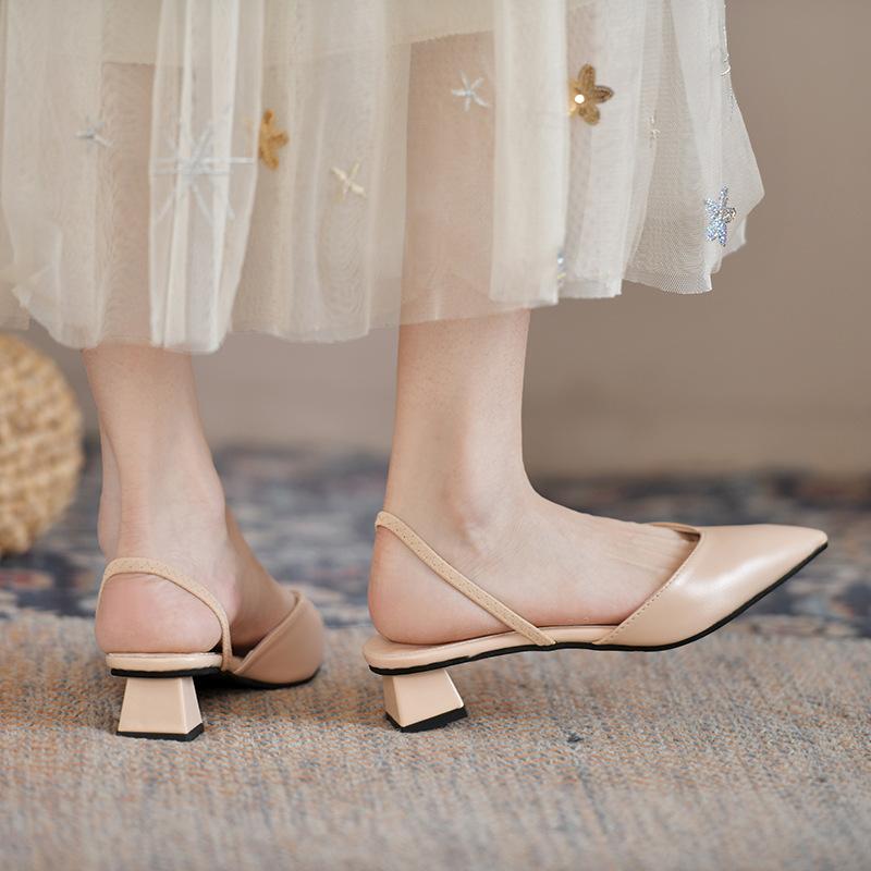 Baotou-sandaler för kvinnor på sommaren, enkla, spetsiga fyrkantiga klacksandaler för kvinnor i höga klackar, mode med smala remmar, singelskor för kvinnor