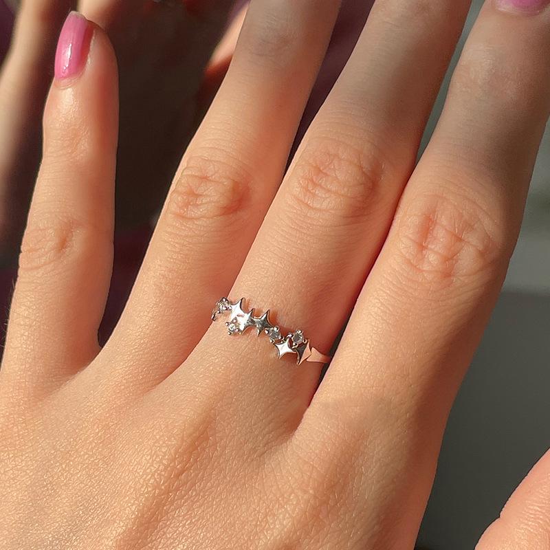 Bague Ouverte en Or Exquis: Style Japonais & Coréen, Alliance Fine Incrustée de Diamants, Empilable & Élégant Bijou de Doigt