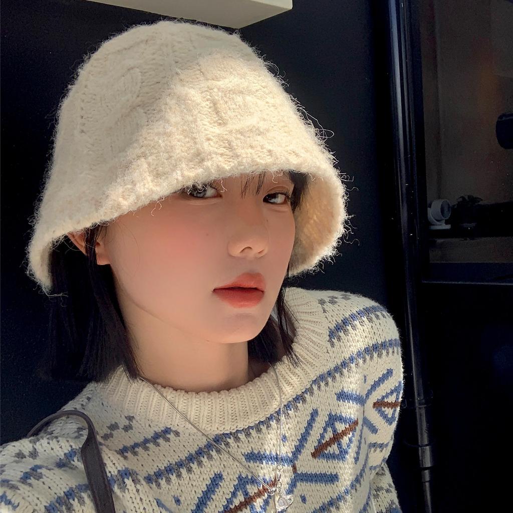 Retro White Crocheted Knitted Fisherman Hat for Women in Autumn and Winter with Big Head Circumference and Face Small Basin Hat Style Bucket Hat