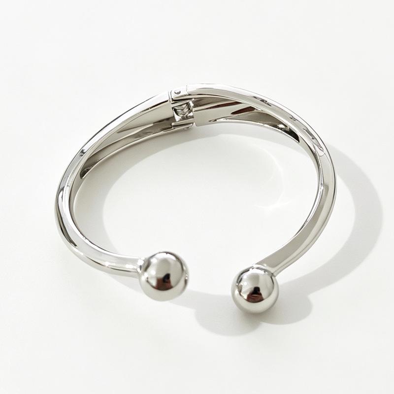Women's Light Luxury Electroplated Gold Open Cuff Bracelet – High-End Metal Wristband Jewelry.