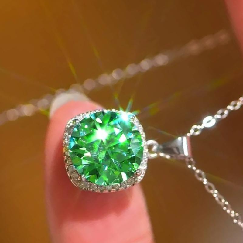 New Swinging And Graceful Jewelry Accessories For Attending Banquets, High-End Necklaces, Women'S Green Oval Zirconia