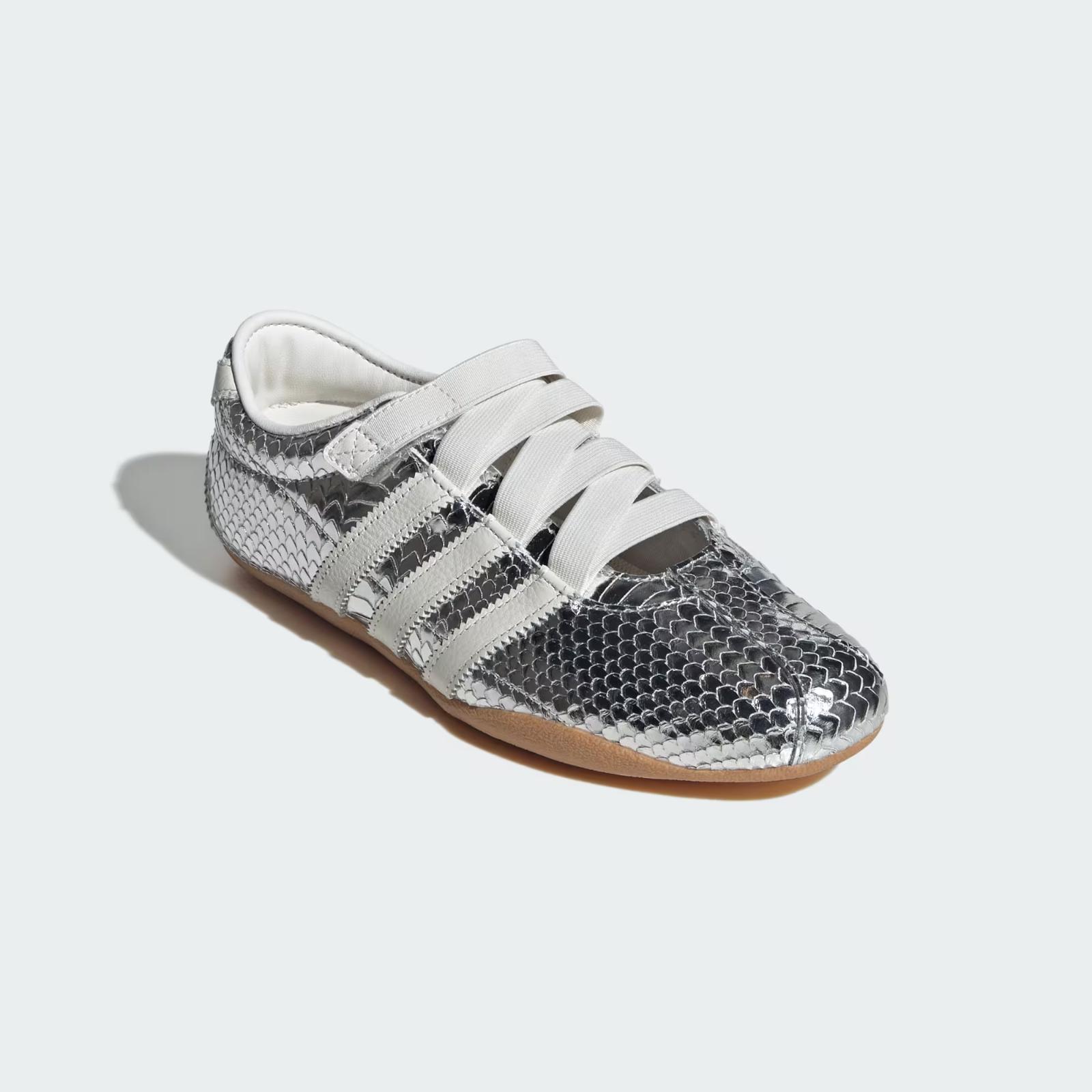 KI4312 adidas Tokyo MJ Silver Metallic Cloud White (Women s) 5.5W