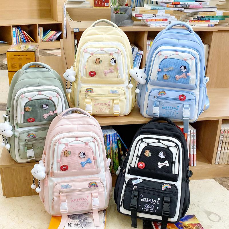 Cute little fresh schoolbag for female junior high school students, high , lightweight and large capacity travel backpack, versatile student backpack.