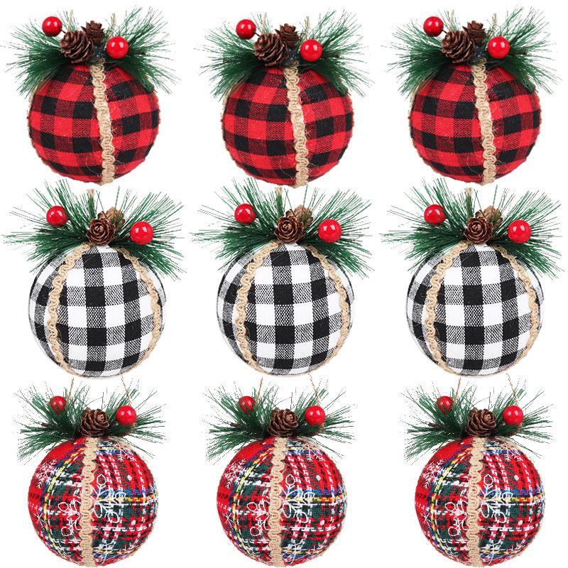 

Чорно-білі ялинкові кульки з червоної картатої тканини - 6 см і 8 см