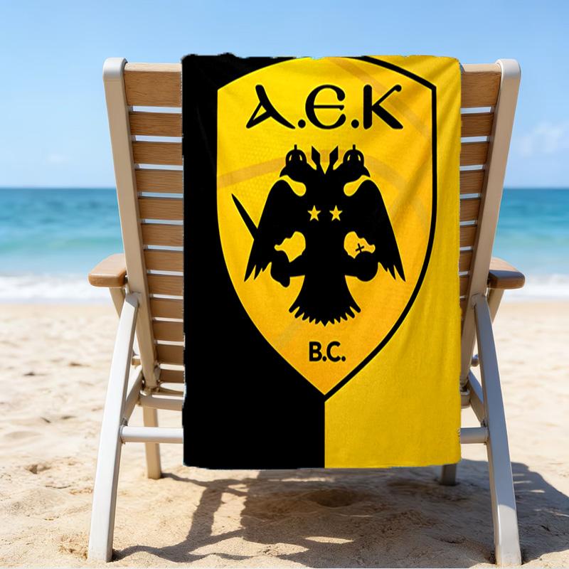 Asciugamano da Spiaggia in Microfibra AEK Atene con Design dello Stemma Oro e Nero, Leggero e Asciugatura Rapida per Viaggi Estivi, Essenziale per la Spiaggia, Piscina