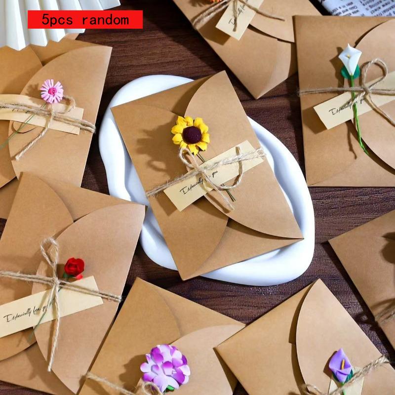 Geschenke handgemachte Grußkarten nationaler Trend kulturell und kreativ Retro Kraftpapier Trockenblumen Feiertagssegen Großhandel
