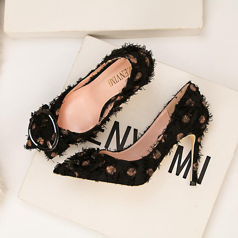 Wool cloth surface, shallow mouth, pointed head, high heel, metal buckle, bow, single shoes, sweet high heels, women