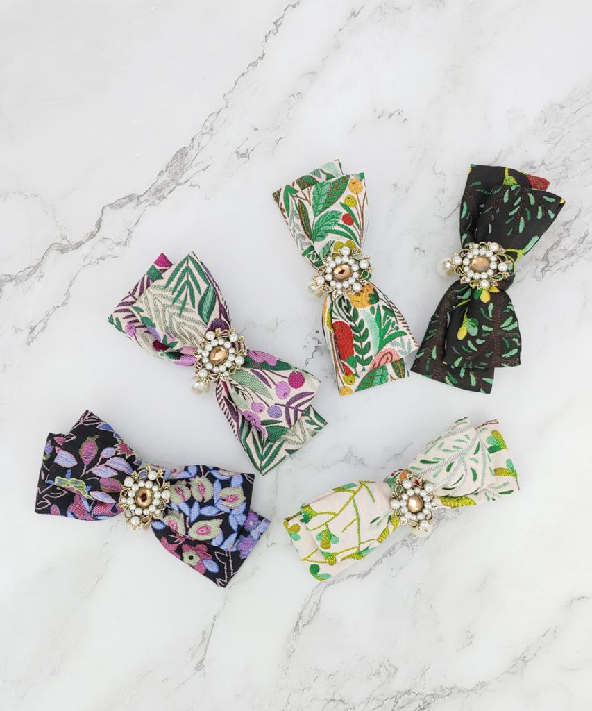 Maia Rose Jacquard Ribbon Pin In Black