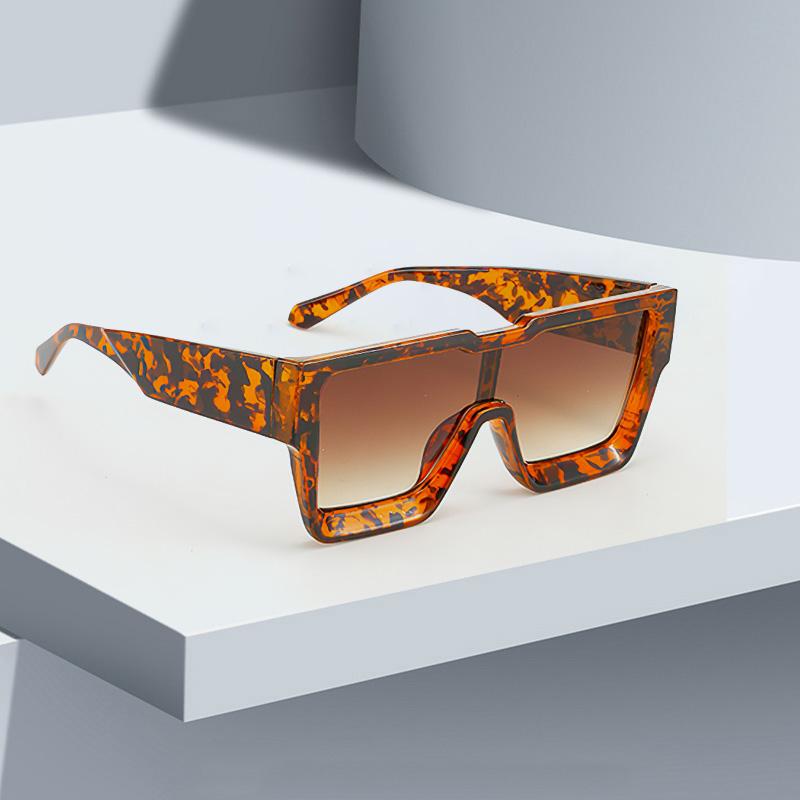 Vintage Trendy Sunglasses for Women Minimalist Square Glasses Gradient Color Fashion Gift for Friend