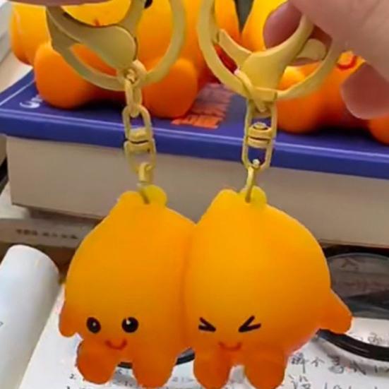 1 Paar Schlüsselanhänger Magnetisches Flammen-Design Magnetische Saugkraft Schlüsselanhänger Lebhafter Ausdruck Paargeschenk Taschenzubehör