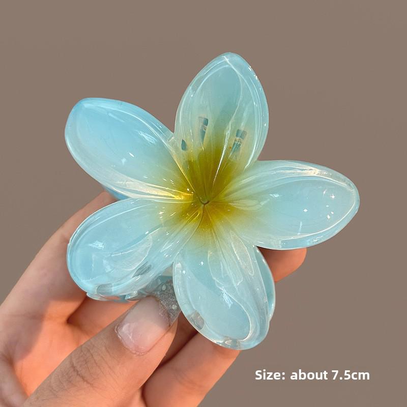 Agrafă de păr rechin cu flori de frangipani pentru părul pe jumătate legat în stil de plajă elegant