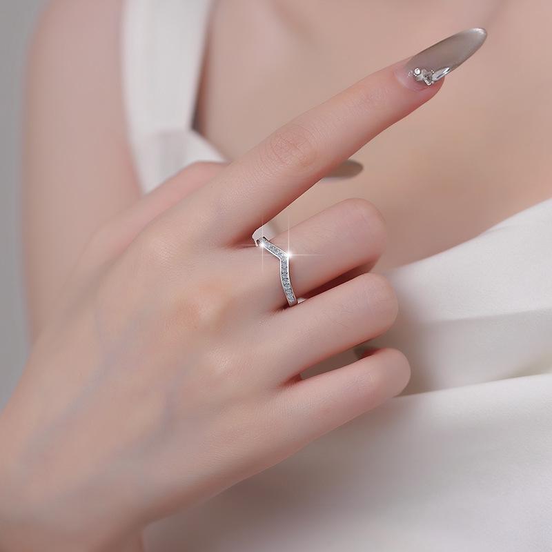 925 Sterling Silver V-Shaped Moissanite Stackable Band Ring - Fashionable Sweet Finger Jewelry