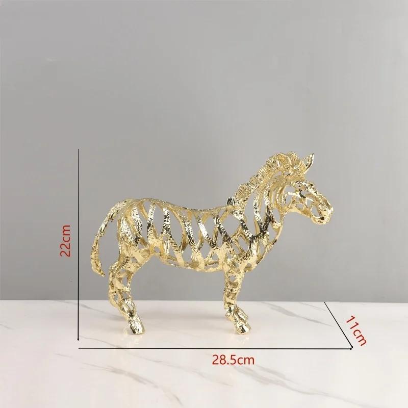 Creative Metal Crafts Artificial Animal Sculpture Golden Openwork Lion Horse Elephant Art And Crafts Ornaments Home Decoration