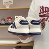 Koreanischer Milch-Fufu kleine weiße Schuhe Damen 2025 Frühling dicksohlige Nischendesign-Sinn lässige Board-Schuhe runde Zehen Brotschuhe