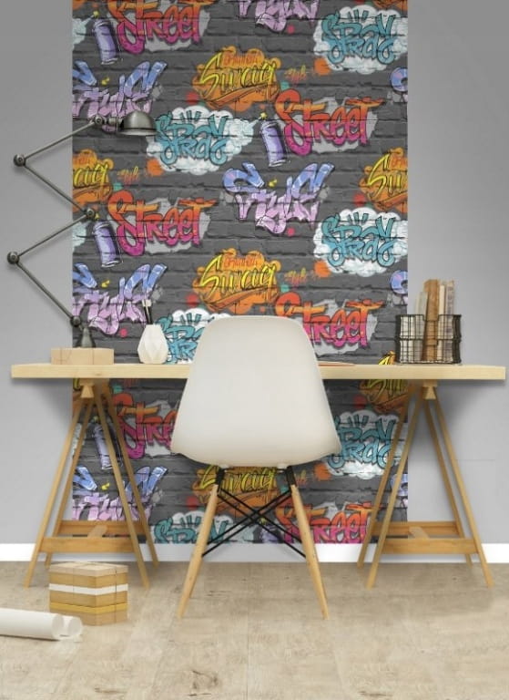 Wallpaper with a graffiti motif, paper, 053x10 m, youth brick