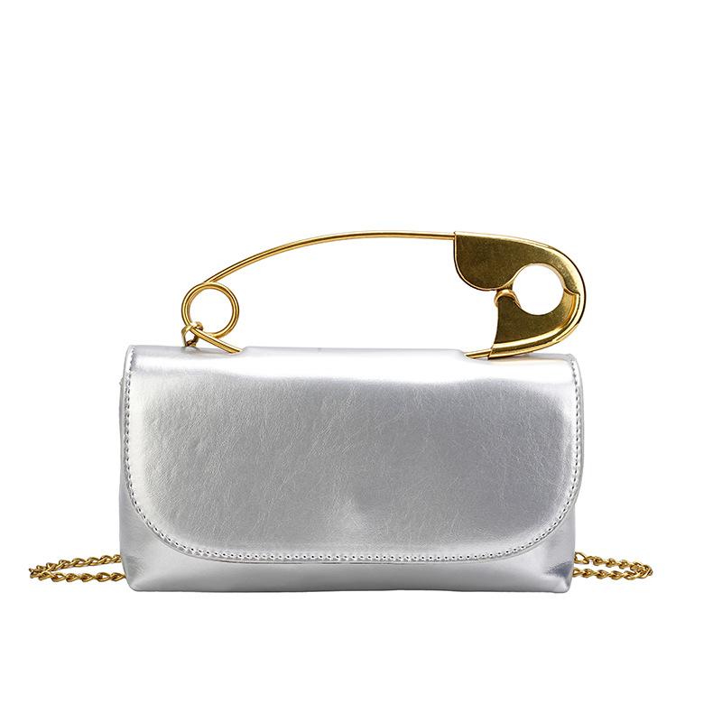 

Personalized paper clip small bag women s 2025 autumn and winter new trendy Korean version versatile messenger bag chain portable pin bag срібний