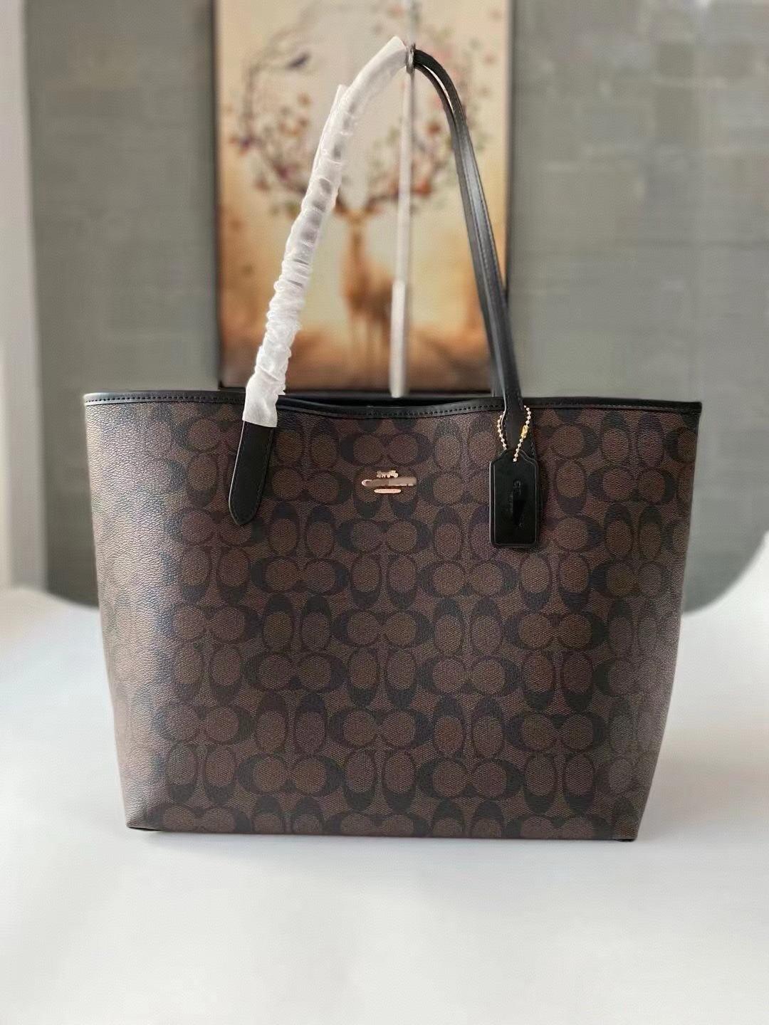 

Koujia s City33 Mother-Child Fashion Tote: Classic Large-Capacity Handbag with Magnetic Buckle 33*16*29