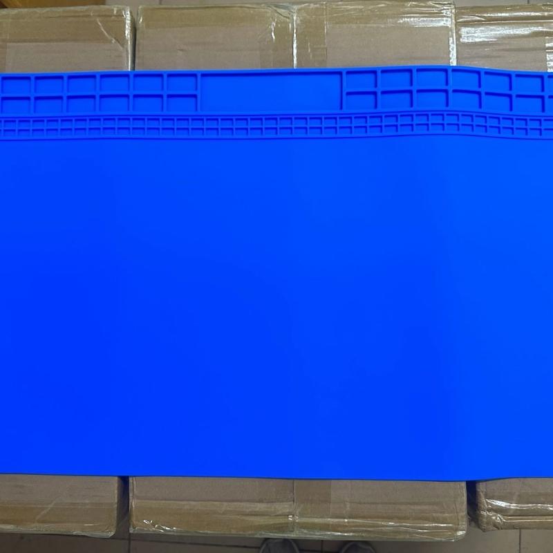 Heat Resistant Silicone Soldering Mat Phone Repair Mat Easy to Carry for Safe Electronics & Phone Repair Workstation
