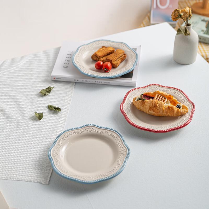 Retro Palace Style French Embossed Ceramic Dinner Plate