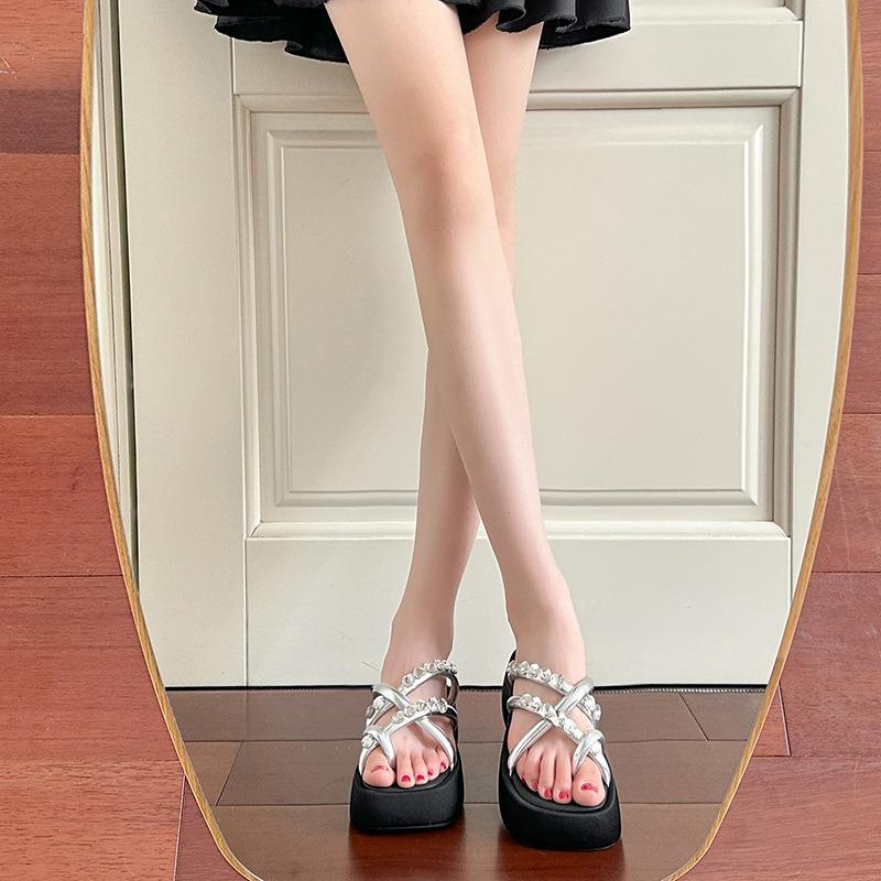 Muffin thick-soled open-toed cool slippers summer new shoes rhinestone toe wear one-word slippers women