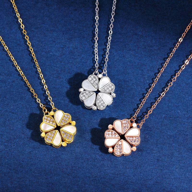 Un Collier Printemps Quatre Feuilles Cœur à Cœur pour Femme Double Port Version Coréenne Chaîne Tendance Amour Pliable Clavicule Qualité