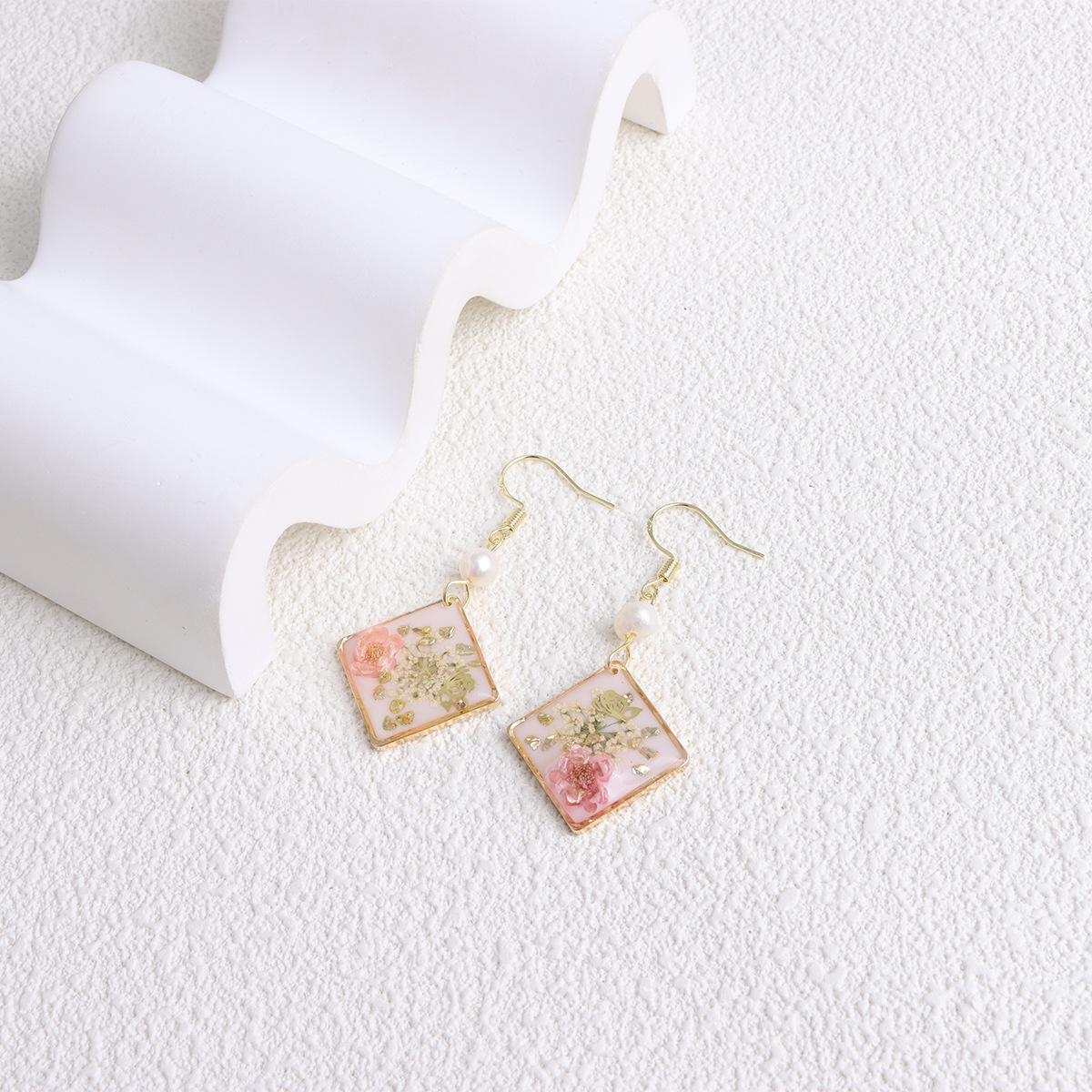 Light luxury natural dried flower earrings in fresh real flower gold foil earrings rose freshwater pearl real flower earrings