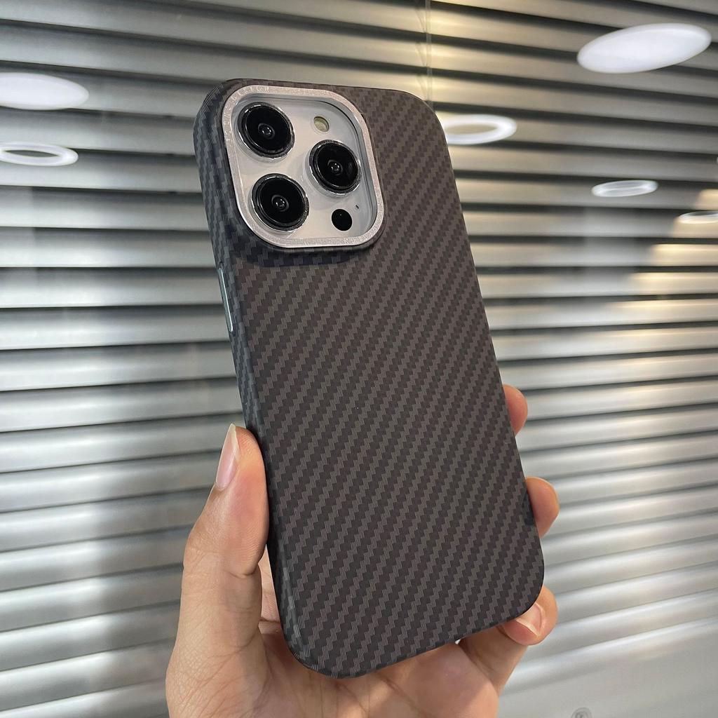 For IPhone16 Carbon Fiber Magnetic Phone Case for Apple 15pro Hardware Button Mobile Phone Protective Cover Anti-fingerprint