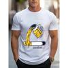 Europese maten Heren Marineblauw T-shirt met Mok die Gele Vloeistof Giet en Gepixelde Grafiek | Casual Ronde Hals, Korte Mouw, Lichte Stretchstof