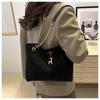 Vintage Commuter Style Chain Shoulder Bag 2026 Winter New Fashion Ins Armpit Bag Tote Bucket Bag for Women