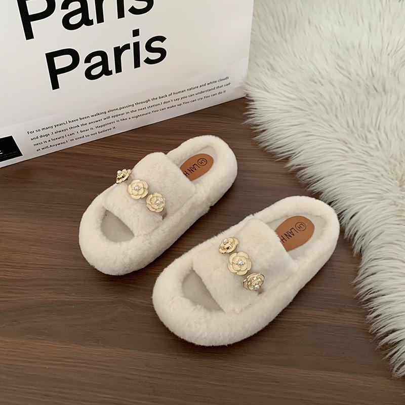 Mao Mao slippers women's wear 2025 autumn and winter new Internet celebrity super fire lamb wool ins tide thick bottom home cotton mop