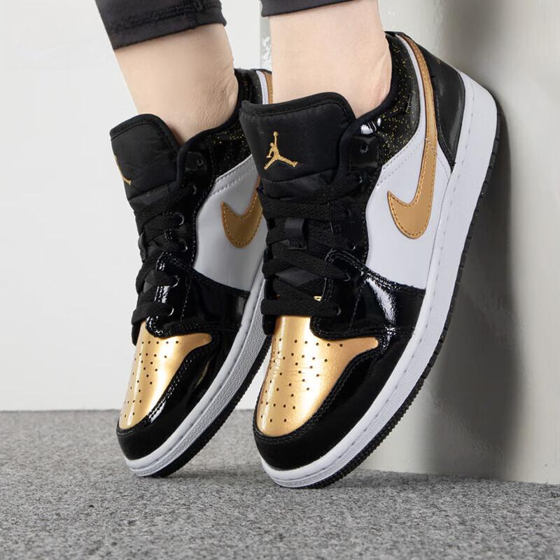 Jordan Dětské tenisky Air Jordan 1 Low SE "Gold Toe" DR6970-071