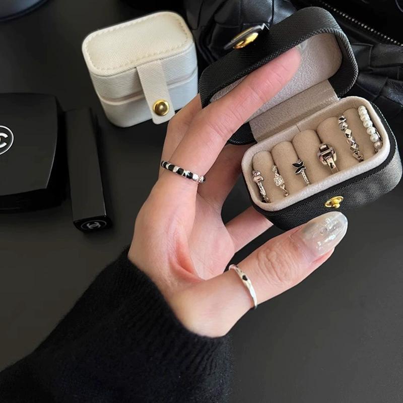 Ring Portable Small Jewelry Storage Box for Women Travel Simple Leather Ring Earrings Storage Box Organizer Display Gift Bag