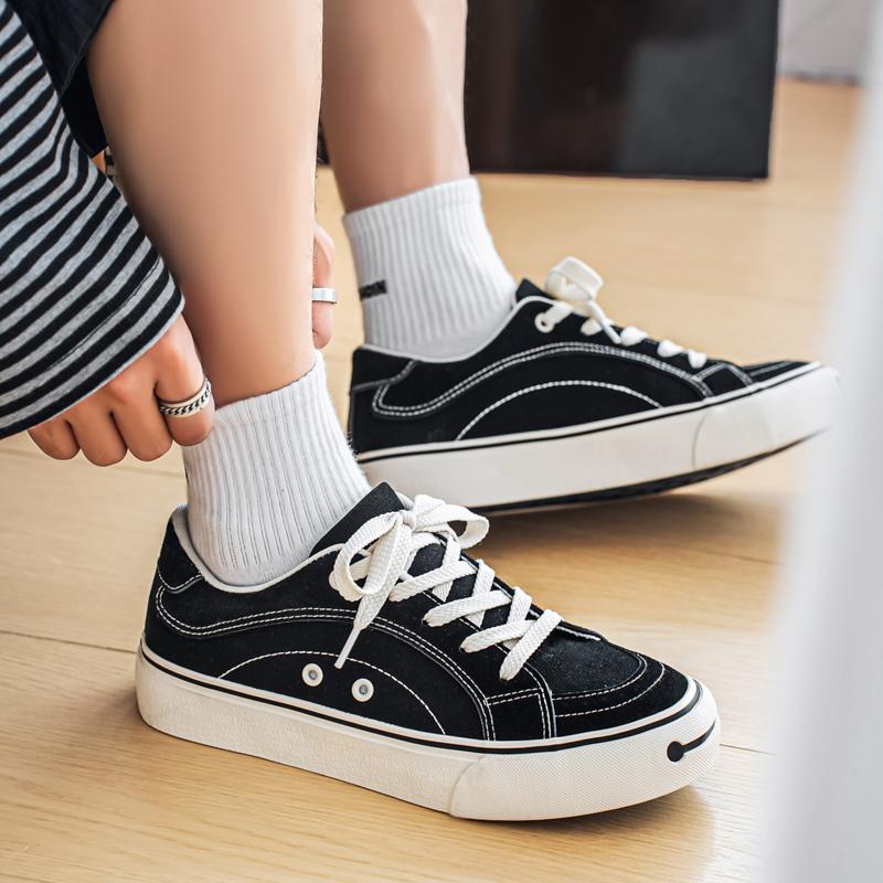 Men's Sports Board Shoes New Casual Canvas Shoes Men's Low Cut Fashionable Thick Soled Height Increasing Casuales Black