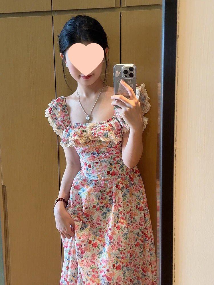 Francouzské šik květinové letní šaty s krátkým rukávem - Styl přímořské dovolené, jemný a zeštíhlující design