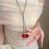 Einziehbare Rote Kirsch-Anhänger Halskette - Elegante Vielseitige Lange Pulloverkette Choker für Damen