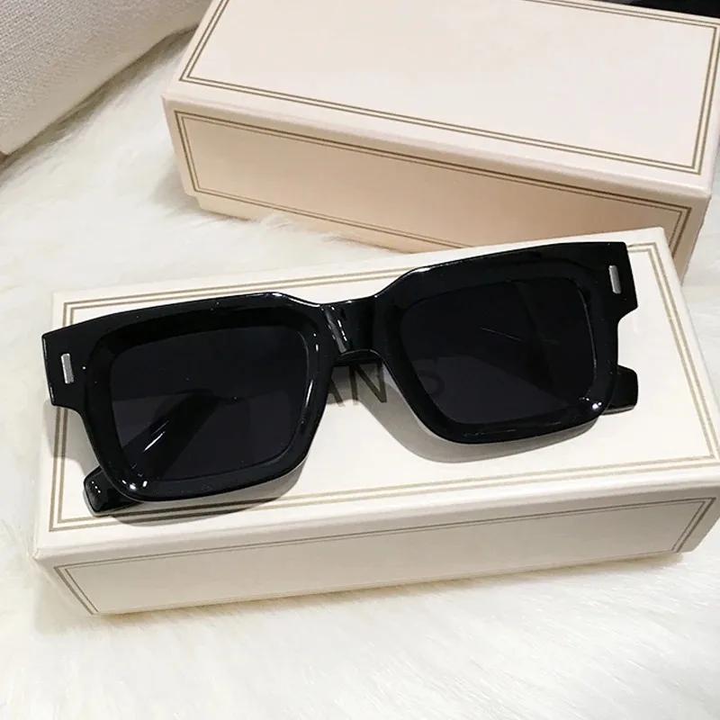 New Retro Men Square Sunglasses for Women Vintage Luxury Rivet Designer Sun Glasses Fashion Arrow Shades UV400 Eyeglasses