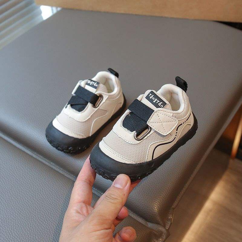 2025 Herbst neue Jungen und Mädchen weichsohlige Kleinkinderschuhe rutschfeste Babyschuhe rutschfeste Kinderfunktionsschuhe Lederoberfläche