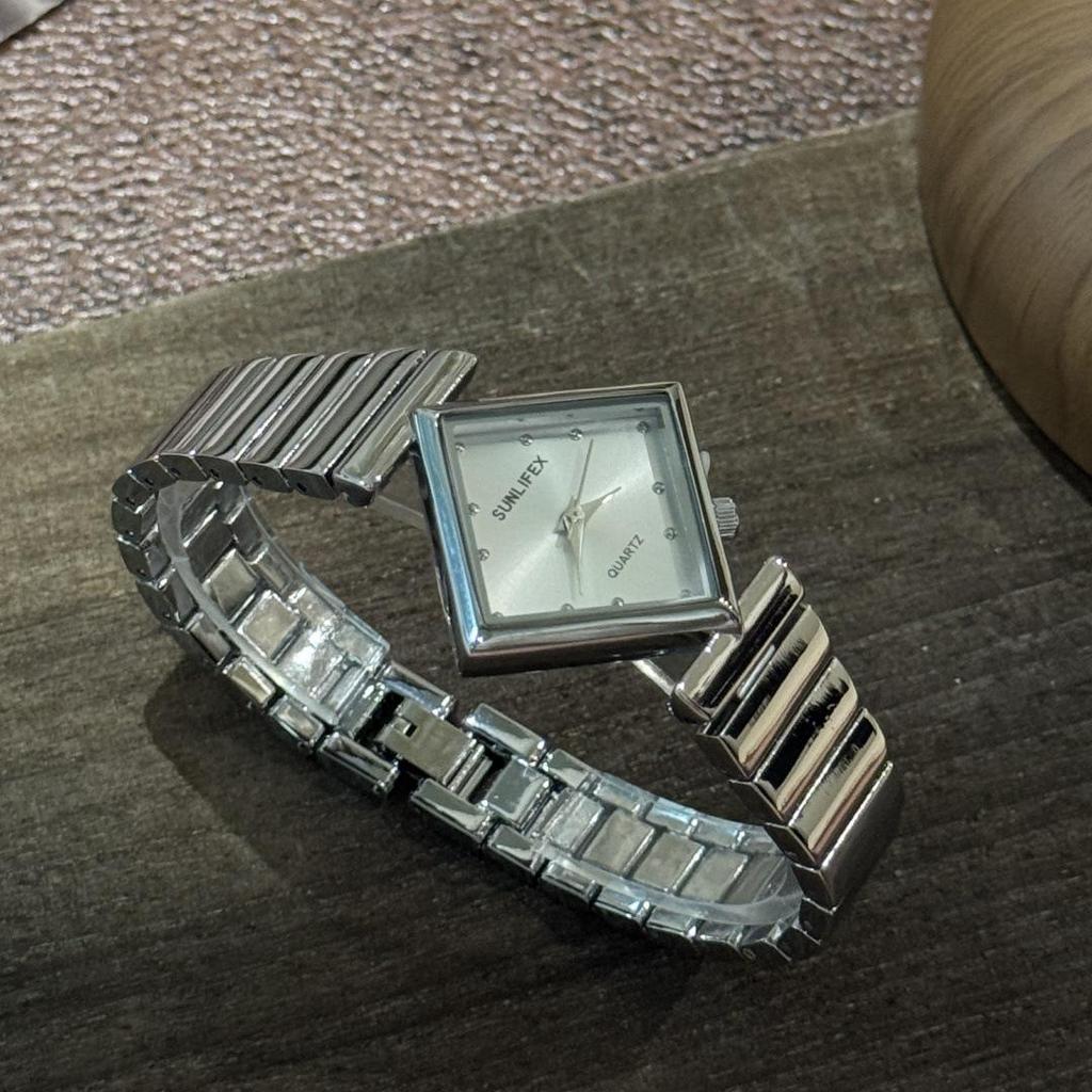 SUNLIFEX Damen Unregelmäßige Diamantförmige Goldene Edelstahl Quarz Uhr mit Bambus Gliederarmband