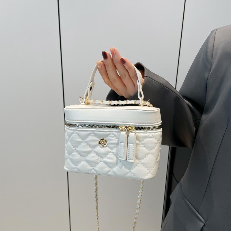 2025 new simple and versatile fashion casual handbag ins style trend autumn and winter niche design messenger bag